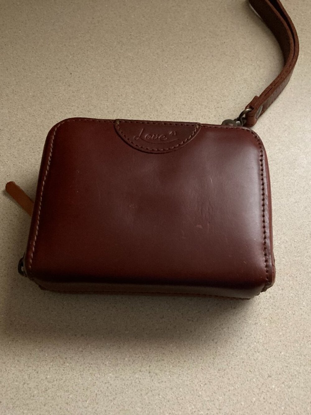 Love 41 Love41 Saddleback Leather Small Accordion Wristlet Wallet CHESTNUT